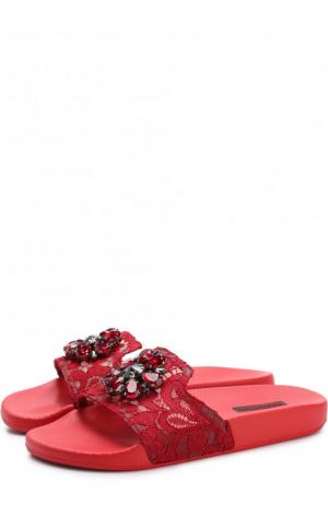 Резиновые шлепанцы Ciabatta с кружевом и брошью Dolce & Gabbana. Цвет: красный