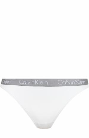 Хлопковые стринги с логотипом бренда Calvin Klein Underwear. Цвет: белый