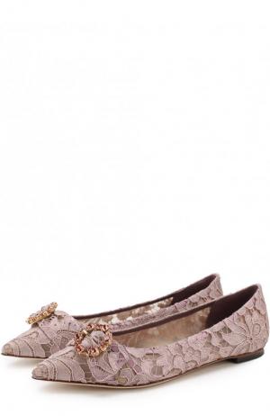 Кружевные балетки Bellucci с брошью Dolce & Gabbana. Цвет: лиловый