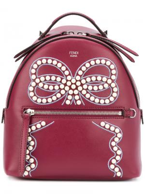Декорированный рюкзак Fendi. Цвет: красный