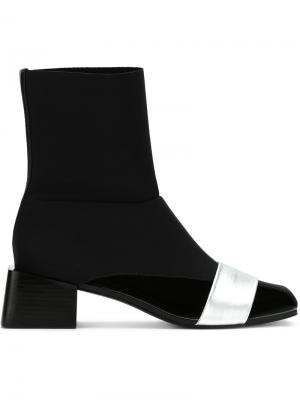 Asymmetric boots Gloria Coelho. Цвет: чёрный