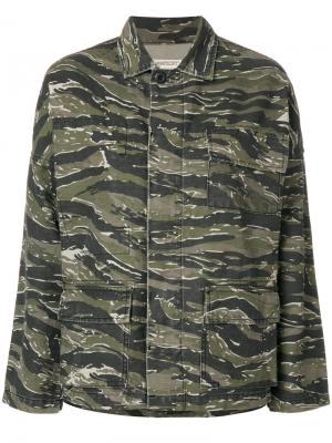 Куртка с камуфляжным принтом Current/Elliott. Цвет: зелёный