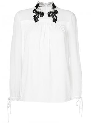 Блузка с кружевным воротником Miu. Цвет: белый