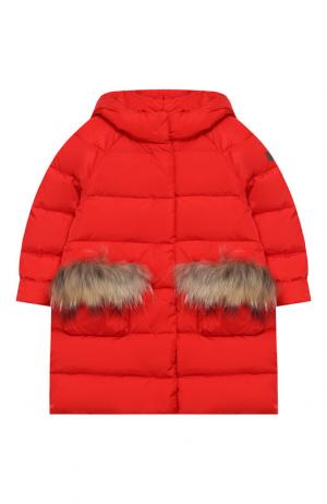 Пуховое пальто с капюшоном и меховой отделкой Il Gufo. Цвет: красный