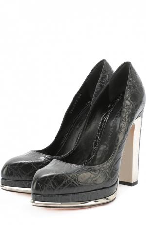 Туфли из фактурной кожи на устойчивом каблуке Alexander McQueen. Цвет: черный