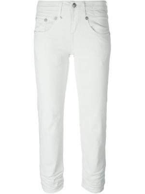 Укороченные джинсы скинни R13. Цвет: белый