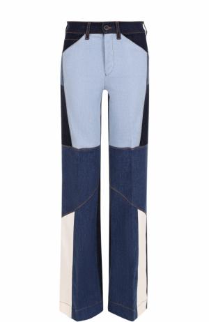 Расклешенные джинсы с контрастной прострочкой Victoria, Victoria Beckham. Цвет: разноцветный