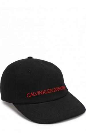 Хлопковая бейсболка с логотипом бренда CALVIN KLEIN 205W39NYC. Цвет: черный