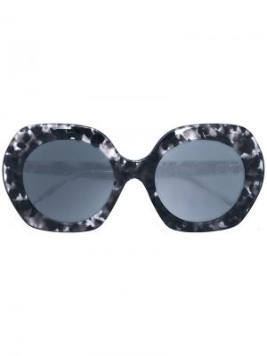 Солнцезащитные очки с массивной оправой Thom Browne Eyewear. Цвет: серый