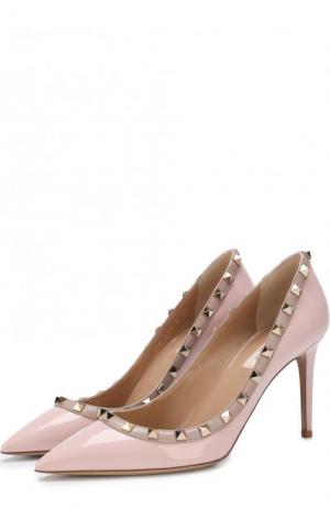 Лаковые туфли  Garavani Rockstud на шпильке Valentino. Цвет: светло-розовый