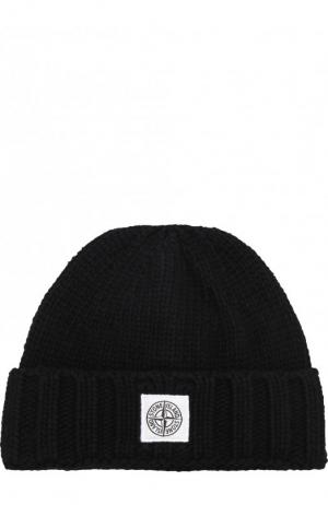 Шерстяная шапка фактурной вязки с логотипом бренда Stone Island. Цвет: черный