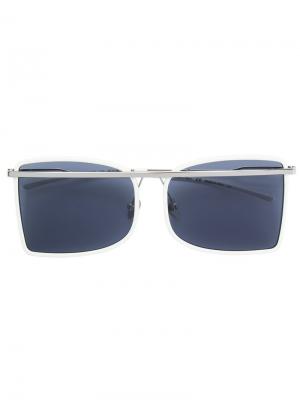 Солнцезащитные очки с деталью металлик Calvin Klein 205W39nyc. Цвет: белый