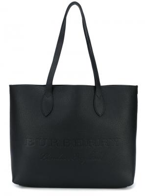 Большая тисненая сумка-тоут Burberry. Цвет: чёрный