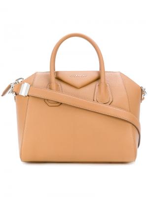 Маленькая сумка-тоут Antigona Givenchy. Цвет: телесный