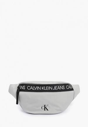 Сумка поясная Calvin Klein Jeans. Цвет: серый