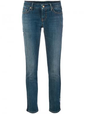 Укороченные джинсы с цветочной вышивкой Cambio. Цвет: синий