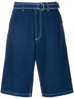 Джинсовые шорты с поясом Ami Alexandre Mattiussi. Цвет: синий