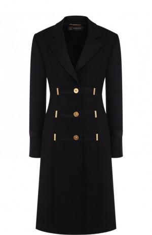 Однотонное шерстяное пальто с контрастными пуговицами Versace. Цвет: черный