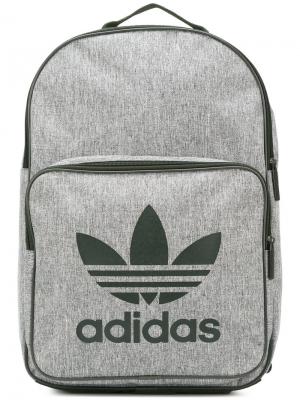 Рюкзак с логотипом в стиле оверсайз Adidas. Цвет: серый