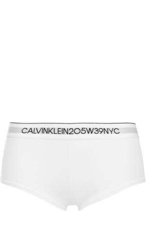 Однотонные трусы-шорты с логотипом бренда CALVIN KLEIN 205W39NYC. Цвет: белый