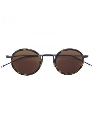 Солнцезащитные очки в круглой оправе Thom Browne Eyewear. Цвет: коричневый