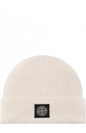 Шерстяная шапка фактурной вязки с логотипом бренда Stone Island. Цвет: белый